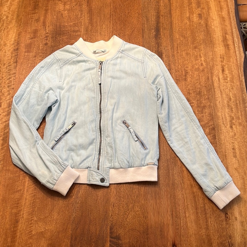 Hollister light denim jacket women’s Small